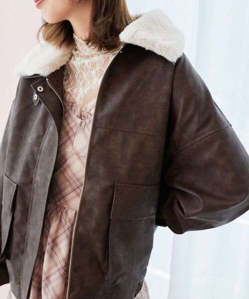 MAJESTIC LEGON(マジェスティックレゴン)の「ヴィンテージライク合皮ブルゾン(ブルゾン・レディース・ブラウン/ブラック系その他2/ブラック・MEDIUM)」の10枚目の写真