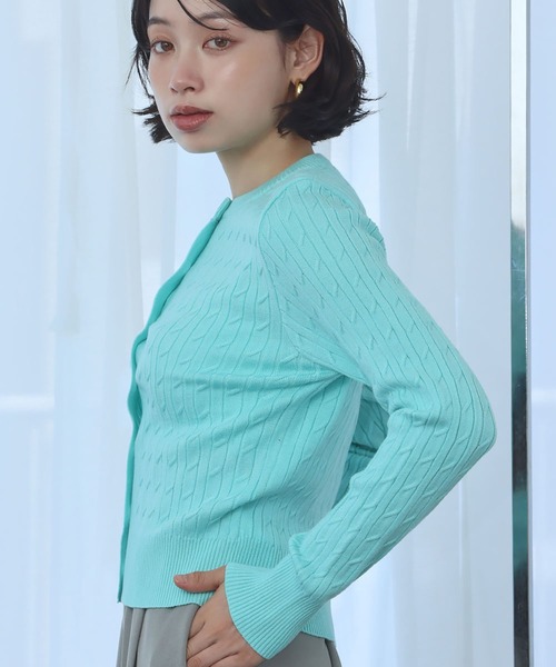 Ampirula（アンピルーラ）の「ケーブル編み ショート丈 ニットカーディガン（カーディガン/ボレロ・レディース・レッド/ブルー/ブラック・FREE）」の8枚目の写真