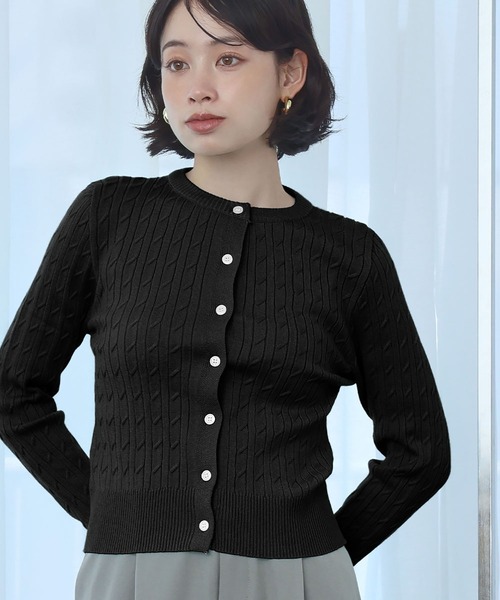 Ampirula（アンピルーラ）の「ケーブル編み ショート丈 ニットカーディガン（カーディガン/ボレロ・レディース・レッド/ブルー/ブラック・FREE）」の5枚目の写真