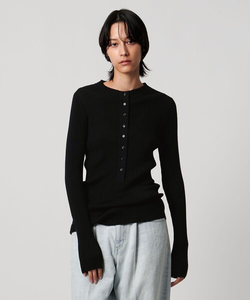 AEWEN MATOPH（イウエン マトフ）の「＜AEWEN MATOPH＞ウールリブヘンリーネック ニットプルオーバー（ニット/セーター・レディース・ライトグレー/ライラック/ブラック・FREE）」の5枚目の写真