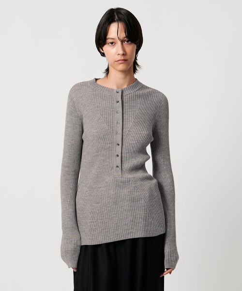 AEWEN MATOPH（イウエン マトフ）の「＜AEWEN MATOPH＞ウールリブヘンリーネック ニットプルオーバー（ニット/セーター・レディース・ライトグレー/ライラック/ブラック・FREE）」の11枚目の写真