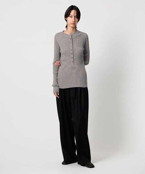 AEWEN MATOPH（イウエン マトフ）の「＜AEWEN MATOPH＞ウールリブヘンリーネック ニットプルオーバー（ニット/セーター・レディース・ライトグレー/ライラック/ブラック・FREE）」の13枚目の写真