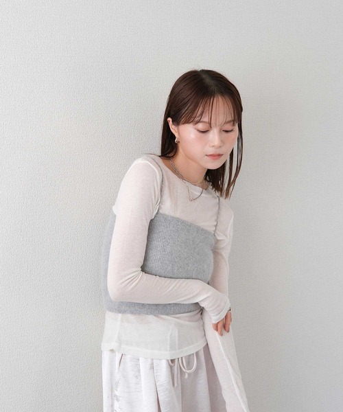 Reurie'(レウリィ)の「アンゴラブレンドニットビスチェ / キャミソール レイヤード 重ね着 ふわふわ 秋冬 シンプル(キャミソール・レディース・ダークブラウン/ライトグレー・FREE)」の5枚目の写真