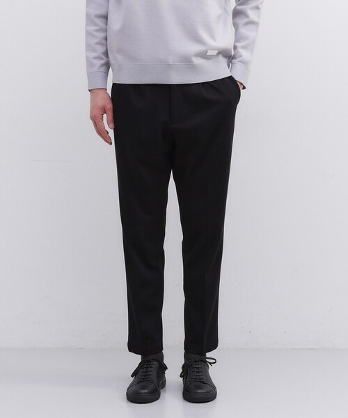 TAKEO KIKUCHI（タケオキクチ）の「【JUST ONE LAYER】ダウンファブリック ポンチ スリムタック イージーパンツ（スラックス・メンズ・ネイビー/ブラウン系その他/ブラック/チャコールグレー・02/03/04/01）」の2枚目の写真