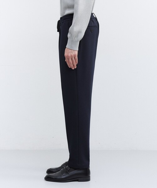 TAKEO KIKUCHI（タケオキクチ）の「【JUST ONE LAYER】ダウンファブリック ポンチ スリムタック イージーパンツ（スラックス・メンズ・ネイビー/ブラウン系その他/ブラック/チャコールグレー・02/03/04/01）」の19枚目の写真