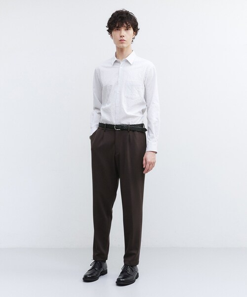 TAKEO KIKUCHI（タケオキクチ）の「【JUST ONE LAYER】ダウンファブリック ポンチ スリムタック イージーパンツ（スラックス・メンズ・ネイビー/ブラウン系その他/ブラック/チャコールグレー・02/03/04/01）」の6枚目の写真