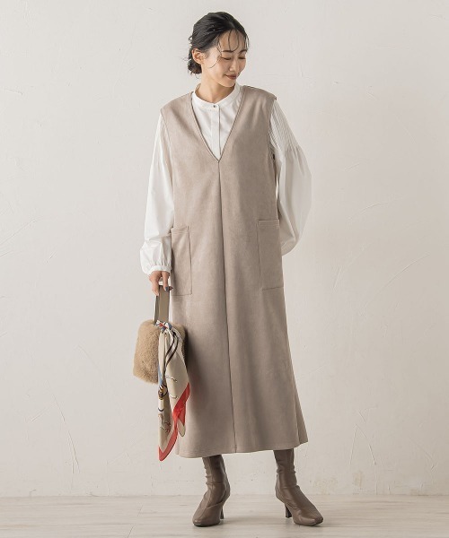 Droite lautreamont（ドロワットロートレアモン）の「マシュマロスウェードワンピース≪手洗い可能≫（ワンピース・レディース・ベージュ/チャコールグレー・M/S）」の2枚目の写真