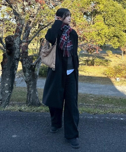 INTER FACTORY（インターファクトリー）の「kurumi フィンガーホール Vネックニット（ニット/セーター・レディース・ブラウン/ブラック・FREE）」の9枚目の写真