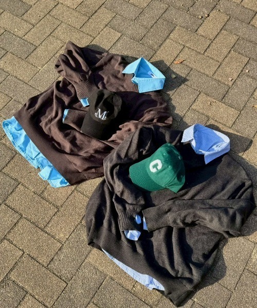 INTER FACTORY（インターファクトリー）の「kurumi フィンガーホール Vネックニット（ニット/セーター・レディース・ブラウン/ブラック・FREE）」の7枚目の写真