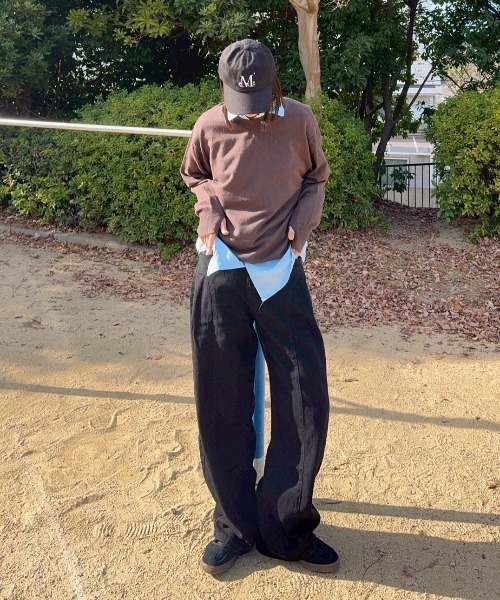 INTER FACTORY（インターファクトリー）の「kurumi フィンガーホール Vネックニット（ニット/セーター・レディース・ブラウン/ブラック・FREE）」の13枚目の写真