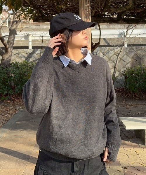 INTER FACTORY（インターファクトリー）の「kurumi フィンガーホール Vネックニット（ニット/セーター・レディース・ブラウン/ブラック・FREE）」の4枚目の写真