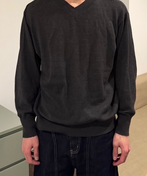 INTER FACTORY（インターファクトリー）の「kurumi フィンガーホール Vネックニット（ニット/セーター・レディース・ブラウン/ブラック・FREE）」の19枚目の写真