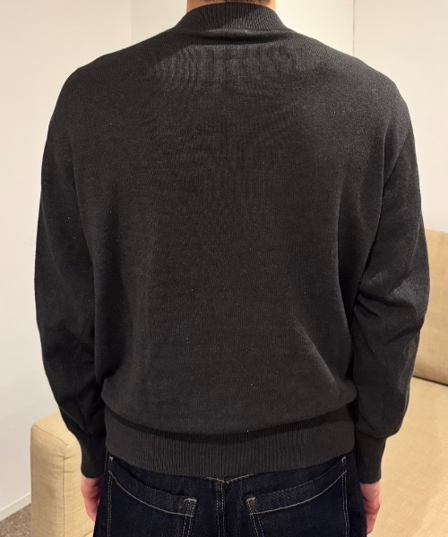 INTER FACTORY（インターファクトリー）の「kurumi フィンガーホール Vネックニット（ニット/セーター・レディース・ブラウン/ブラック・FREE）」の20枚目の写真