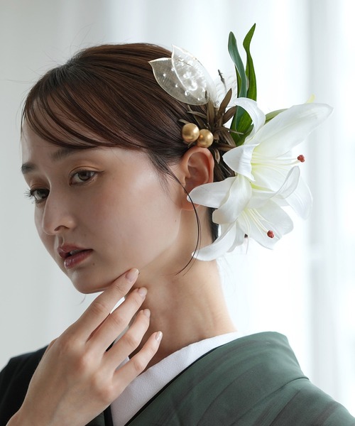 utatane（ウタタネ）の「髪飾り ビッグボリューム百合 うるつやクリアリーフ＋ゴールドの実（和装小物・レディース・ホワイト・FREE）」の6枚目の写真