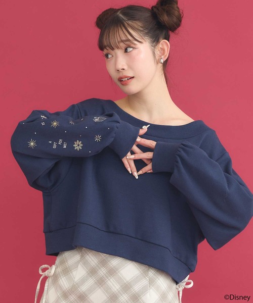 Disney(ディズニー)の「Disney/キラキラモチーフ刺繍オフショルスウェット(スウェット・レディース・ネイビー/アイボリー・FREE)」の1枚目の写真