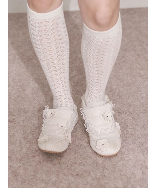 merry jenny(メリージェニー)の「お花いっぱいフラットスニーカー(スニーカー・レディース・オフホワイト/ブラック・LARGE/MEDIUM)」の9枚目の写真