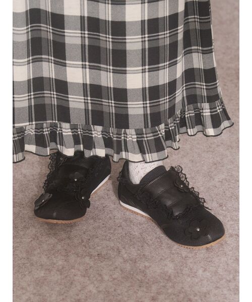 merry jenny(メリージェニー)の「お花いっぱいフラットスニーカー(スニーカー・レディース・オフホワイト/ブラック・LARGE/MEDIUM)」の13枚目の写真