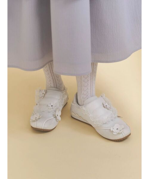 merry jenny(メリージェニー)の「お花いっぱいフラットスニーカー(スニーカー・レディース・オフホワイト/ブラック・LARGE/MEDIUM)」の19枚目の写真