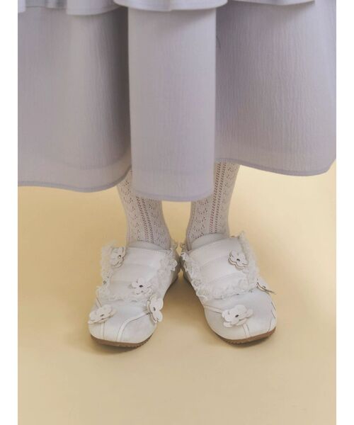 merry jenny(メリージェニー)の「お花いっぱいフラットスニーカー(スニーカー・レディース・オフホワイト/ブラック・LARGE/MEDIUM)」の20枚目の写真