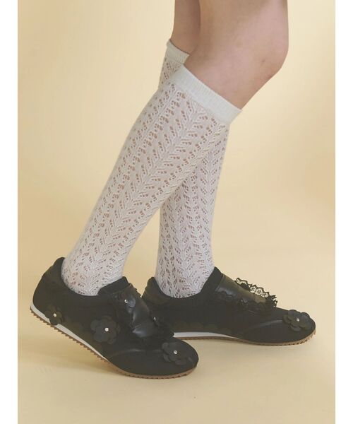 merry jenny(メリージェニー)の「お花いっぱいフラットスニーカー(スニーカー・レディース・オフホワイト/ブラック・LARGE/MEDIUM)」の22枚目の写真