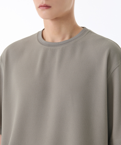MUSINSA STANDARD（ムシンサスタンダード）の「クレープリラックスドウーブンTシャツ[ライトウォームグレー]（Tシャツ/カットソー・メンズ・その他・SMALL/MEDIUM/LARGE/X-LARGE/XX-LARGE）」の3枚目の写真