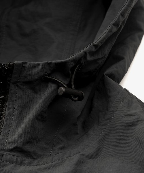 TOFFEE(トフィー)の「ライトウェイトウィンドジャンパー(CHARCOAL)(ナイロンジャケット・メンズ・その他・MEDIUM/LARGE/X-LARGE)」の4枚目の写真