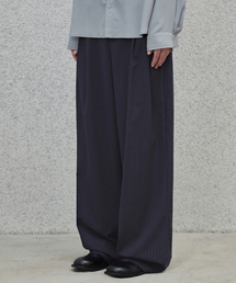 GLW（ジーエルダブリュ）の「Two-Tuck Wide Stripe Slacks Navy（スラックス・メンズ）」
