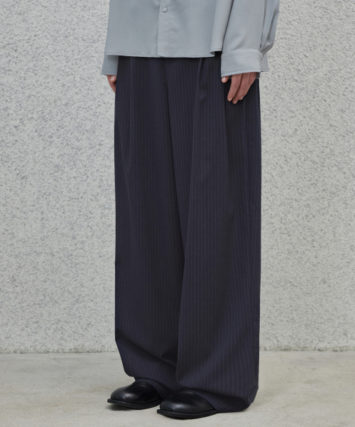 GLW(ジーエルダブリュ)の「ツータックワイドストライプスラックスネイビー(スラックス・レディース・その他・LARGE/SMALL/MEDIUM)」の1枚目の写真