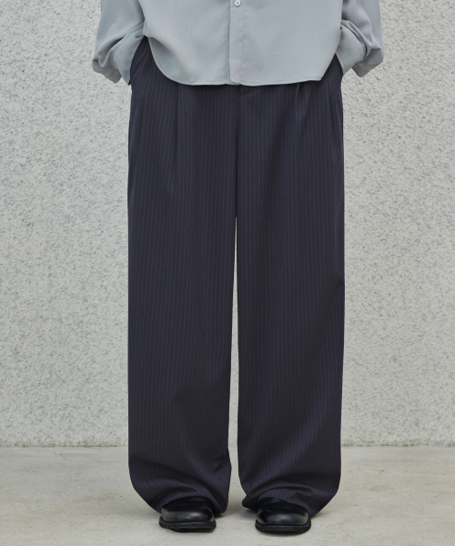 GLW(ジーエルダブリュ)の「ツータックワイドストライプスラックスネイビー(スラックス・レディース・その他・LARGE/SMALL/MEDIUM)」の2枚目の写真