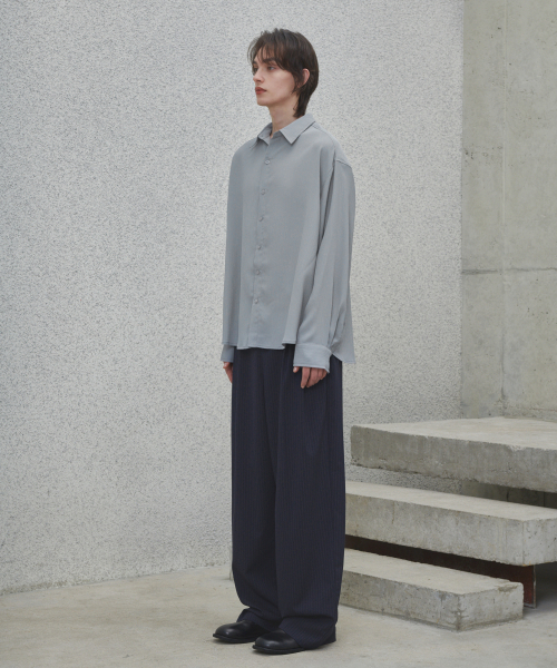 GLW(ジーエルダブリュ)の「ツータックワイドストライプスラックスネイビー(スラックス・レディース・その他・LARGE/SMALL/MEDIUM)」の4枚目の写真