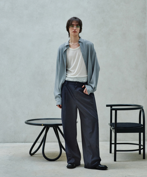GLW(ジーエルダブリュ)の「ツータックワイドストライプスラックスネイビー(スラックス・レディース・その他・LARGE/SMALL/MEDIUM)」の8枚目の写真