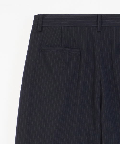 GLW(ジーエルダブリュ)の「ツータックワイドストライプスラックスネイビー(スラックス・レディース・その他・LARGE/SMALL/MEDIUM)」の13枚目の写真