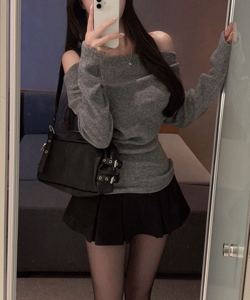 VIVID LADY（ビビッドレディー）の「起毛 オフショルダー ドレープロングTシャツ（Tシャツ/カットソー・レディース・ブラック/グレー/アイボリー・FREE）」の10枚目の写真