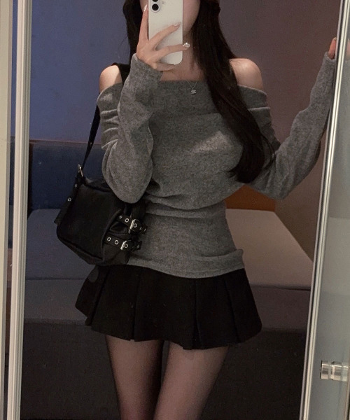 VIVID LADY（ビビッドレディー）の「起毛 オフショルダー ドレープロングTシャツ（Tシャツ/カットソー・レディース・ブラック/グレー/アイボリー・FREE）」の11枚目の写真