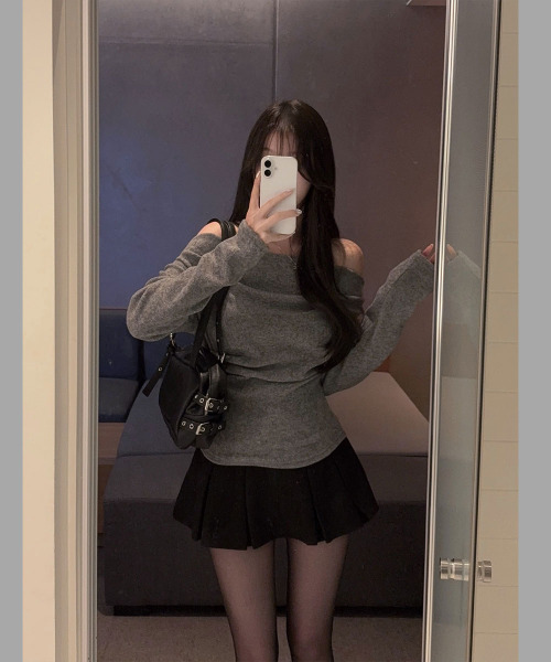 VIVID LADY（ビビッドレディー）の「起毛 オフショルダー ドレープロングTシャツ（Tシャツ/カットソー・レディース・ブラック/グレー/アイボリー・FREE）」の12枚目の写真