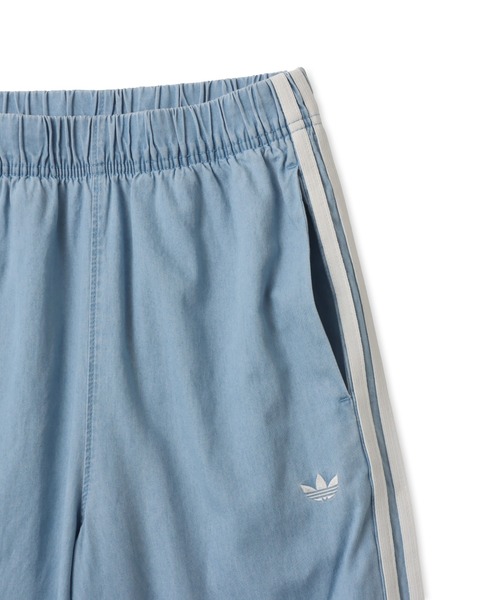 adidas(アディダス)の「adidas SUMMER GLOW DENIM WIDE LEG PANTS / アディダス サマーグロー デニム ワイド レッグ パンツ(デニムパンツ・レディース・ライトブルー・L/M/S)」の4枚目の写真