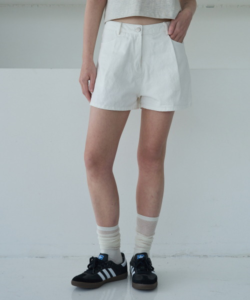 5OML(オーオーエムエル)の「ワンタックウォッシングデニムショーツパンツ(ホワイト)(その他パンツ・レディース・アイボリー・LARGE/MEDIUM/SMALL)」の2枚目の写真