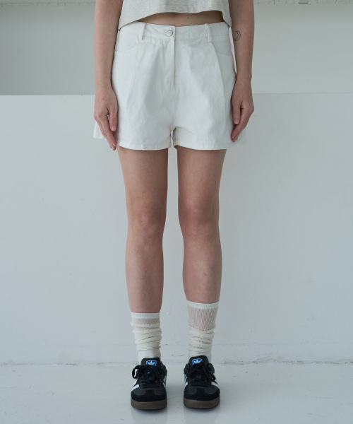 5OML(オーオーエムエル)の「ワンタックウォッシングデニムショーツパンツ(ホワイト)(その他パンツ・レディース・アイボリー・LARGE/MEDIUM/SMALL)」の3枚目の写真
