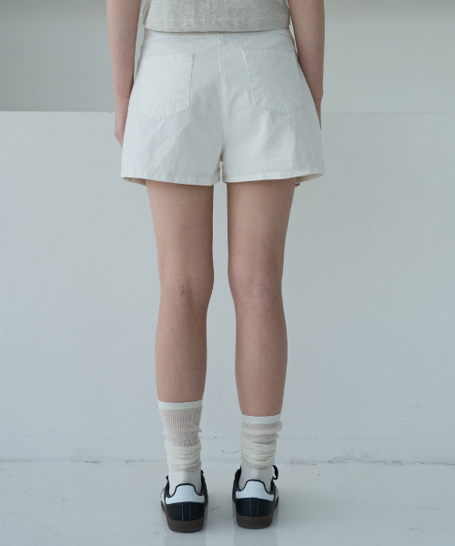 5OML(オーオーエムエル)の「ワンタックウォッシングデニムショーツパンツ(ホワイト)(その他パンツ・レディース・アイボリー・LARGE/MEDIUM/SMALL)」の5枚目の写真