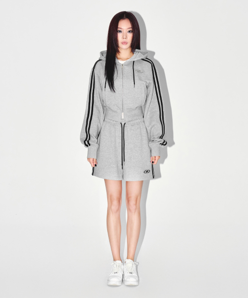 BORN TO WIN（ボーントゥウィン）の「W CHROME B TRACK LINE SHORTS [MELANGE GREY]（その他パンツ・レディース・その他・1/2）」の4枚目の写真