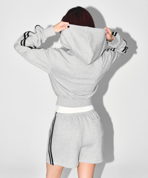 BORN TO WIN（ボーントゥウィン）の「W CHROME B TRACK LINE SHORTS [MELANGE GREY]（その他パンツ・レディース・その他・1/2）」の2枚目の写真