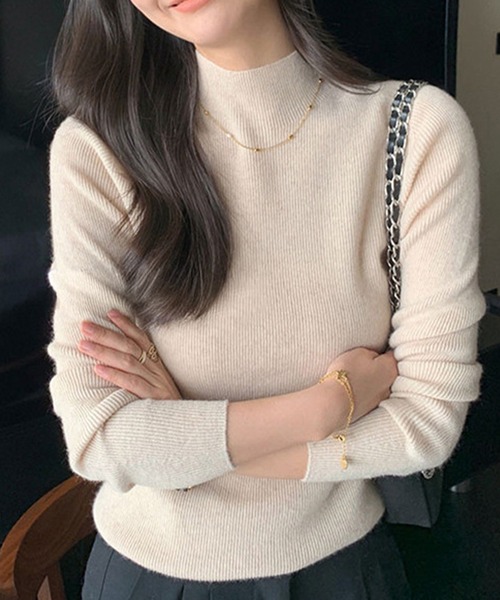 DAY CLOSET(デイ クローゼット)の「【大人の細魅せ上品ニット】長袖きれいめベーシックハイネックニットトップス レディース(ニット/セーター・レディース・アイボリー/ブラック/ワインレッド/キナリ/ダークグレー/グレー・FREE)」の2枚目の写真