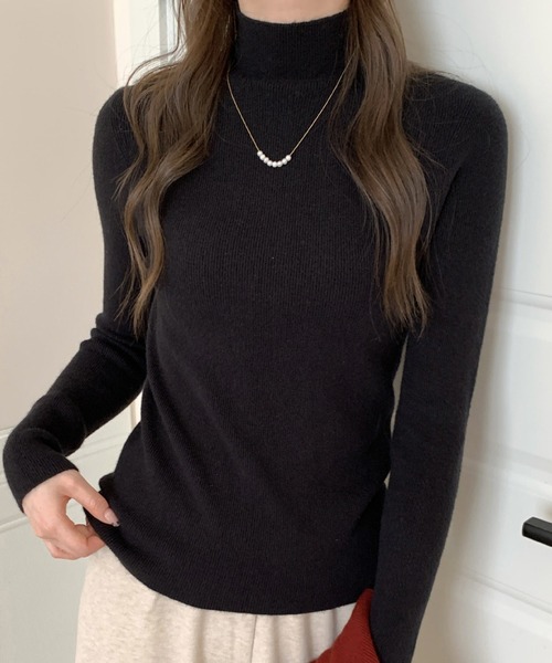 DAY CLOSET(デイ クローゼット)の「【大人の細魅せ上品ニット】長袖きれいめベーシックハイネックニットトップス レディース(ニット/セーター・レディース・アイボリー/ブラック/ワインレッド/キナリ/ダークグレー/グレー・FREE)」の3枚目の写真