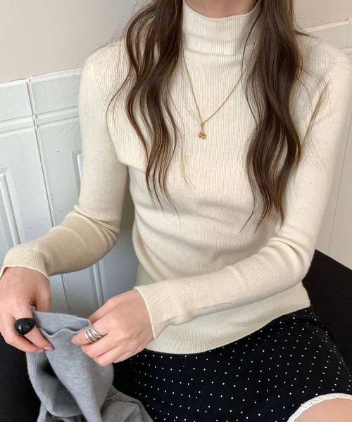 DAY CLOSET(デイ クローゼット)の「【大人の細魅せ上品ニット】長袖きれいめベーシックハイネックニットトップス レディース(ニット/セーター・レディース・アイボリー/ブラック/ワインレッド/キナリ/ダークグレー/グレー・FREE)」の7枚目の写真