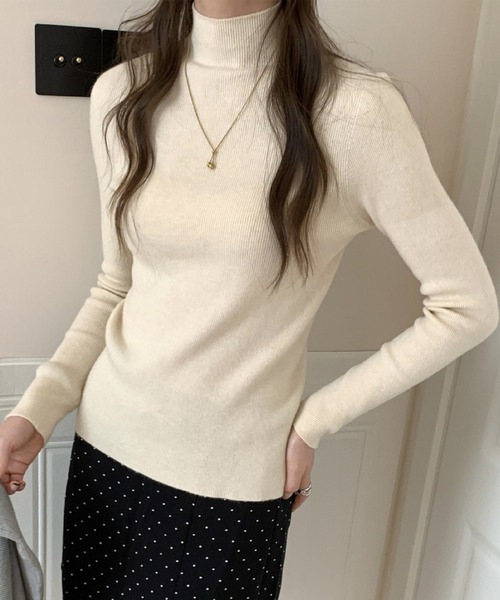 DAY CLOSET(デイ クローゼット)の「【大人の細魅せ上品ニット】長袖きれいめベーシックハイネックニットトップス レディース(ニット/セーター・レディース・アイボリー/ブラック/ワインレッド/キナリ/ダークグレー/グレー・FREE)」の8枚目の写真