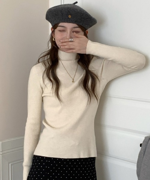 DAY CLOSET(デイ クローゼット)の「【大人の細魅せ上品ニット】長袖きれいめベーシックハイネックニットトップス レディース(ニット/セーター・レディース・アイボリー/ブラック/ワインレッド/キナリ/ダークグレー/グレー・FREE)」の10枚目の写真