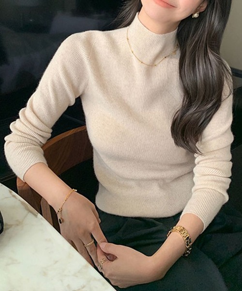 DAY CLOSET(デイ クローゼット)の「【大人の細魅せ上品ニット】長袖きれいめベーシックハイネックニットトップス レディース(ニット/セーター・レディース・アイボリー/ブラック/ワインレッド/キナリ/ダークグレー/グレー・FREE)」の12枚目の写真
