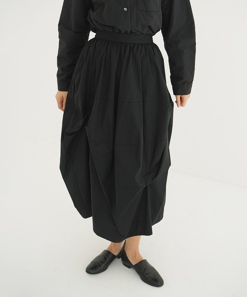 CLANE(クラネ)の「TUCKING VOLUME SKIRT(スカート・レディース・ブラック/ホワイト・1/2/0)」の1枚目の写真