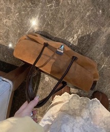 Vipoa（ヴィポア）の「Oblong suede shoulder bag（ショルダーバッグ）」