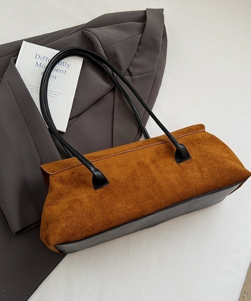 Vipoa(ヴィポア)の「Oblong suede shoulder bag(ショルダーバッグ・レディース・ベージュ/キャメル/ブラック・FREE)」の12枚目の写真
